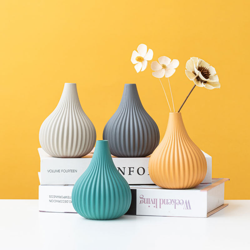 Daimon Creative Japanese Ceramic Mini Vase for Home Decor
